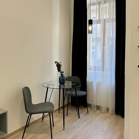 Minimalistic Apartment & Studio In Heart Street Budapest Exterior photo