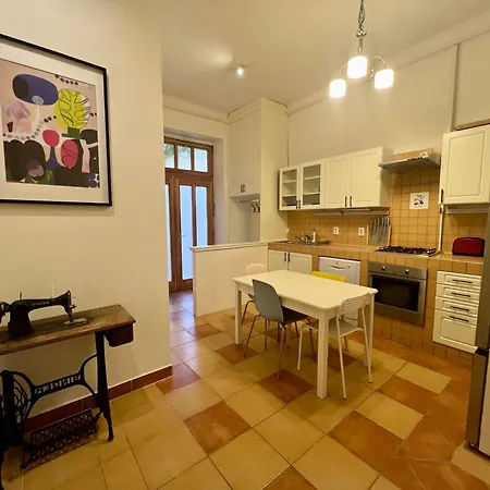 Minimalistic Apartment & Studio In Heart Street Budapest Exterior photo