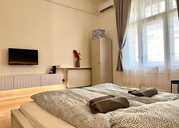 Minimalistic Apartment & Studio In Heart Street